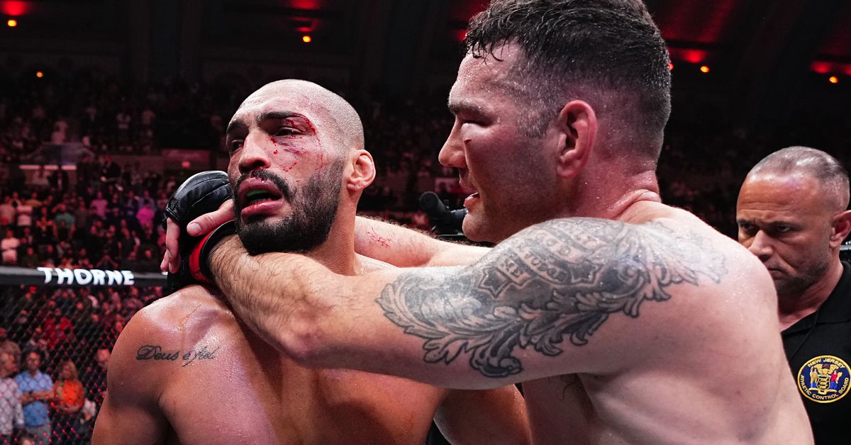 Chris Weidman reacts to controversial win ove...